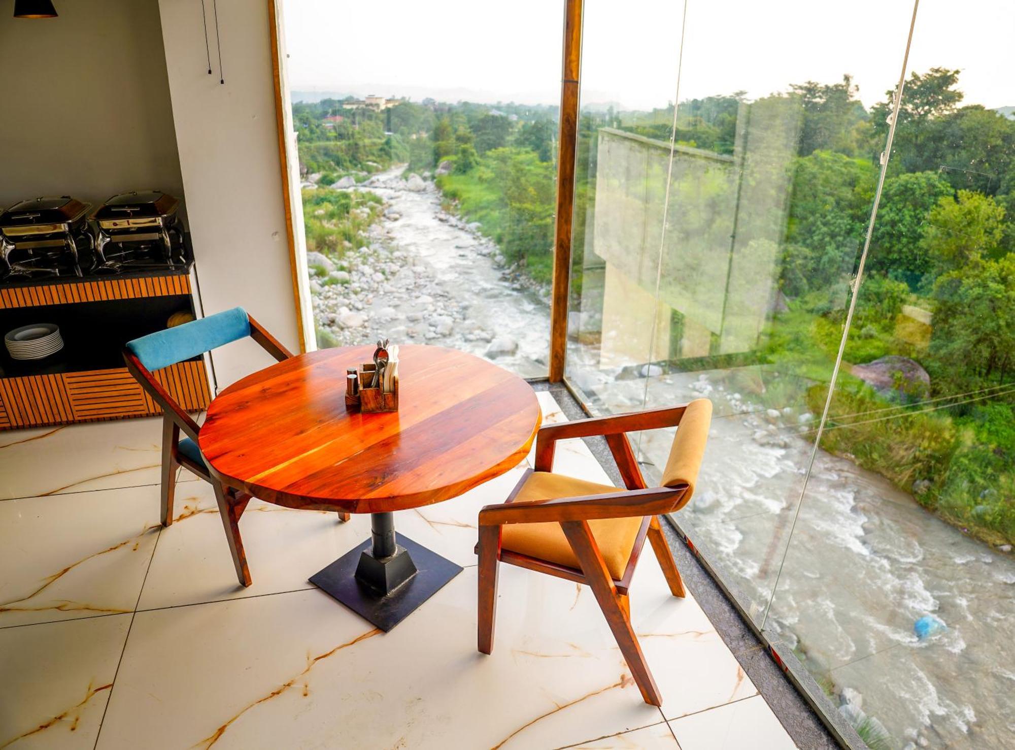 Aachman River And Valley View Resort Dharamshala - A Riverside Resort With Balcony View Buitenkant foto
